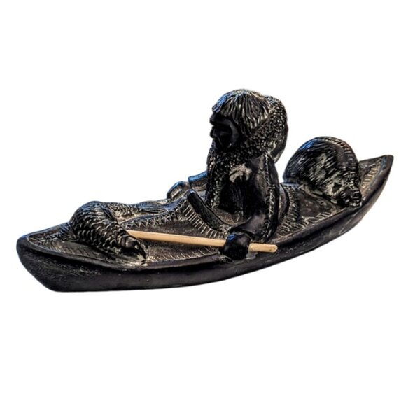 Hand Carved Soapstone Inuit Aboriginal Fisherman In Kayak Nuvuk Canada 7" EUC - Picture 1 of 9